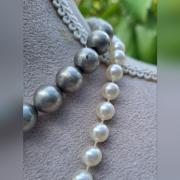 Vintage Faux Pearl Necklace (with free necklace) - Picture 5 of 9